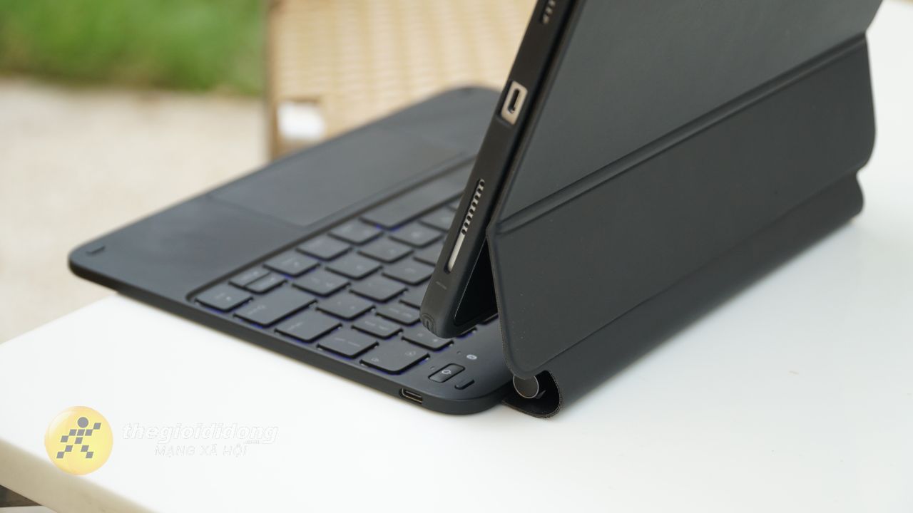 Trên Tay Bao Da Kèm Bàn Phím Esr Rebound Magnetic Keyboard Case 360 Cho Ipad Pro 11 Inch