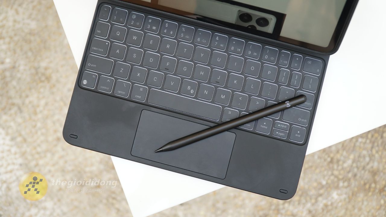 Trên Tay Bao Da Kèm Bàn Phím Esr Rebound Magnetic Keyboard Case 360 Cho Ipad Pro 11 Inch