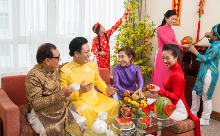 Chú ý lời nói nhẹ nhàng và trang phục tươi sáng