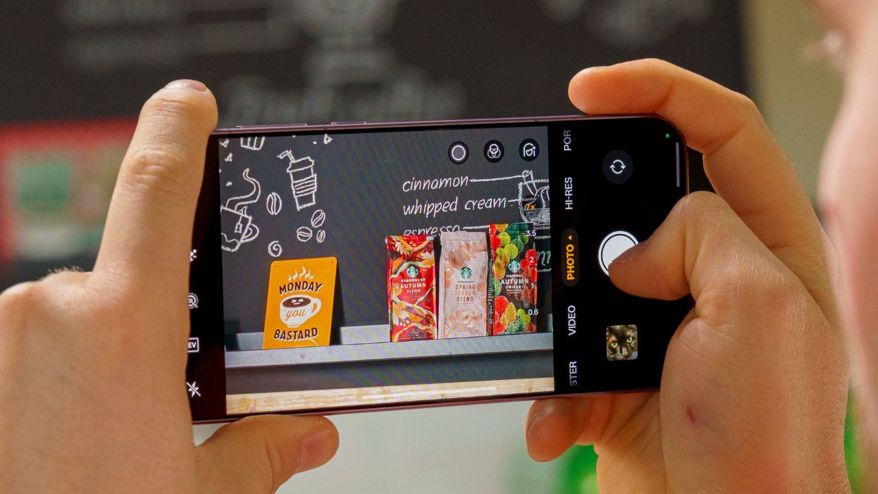 Trên Tay Oneplus 15: Giá Tốt, Cấu Hình Mạnh Mẽ Với Snapdragon 8 Elite Gen 5, Đánh Đối Cũng Nhiều