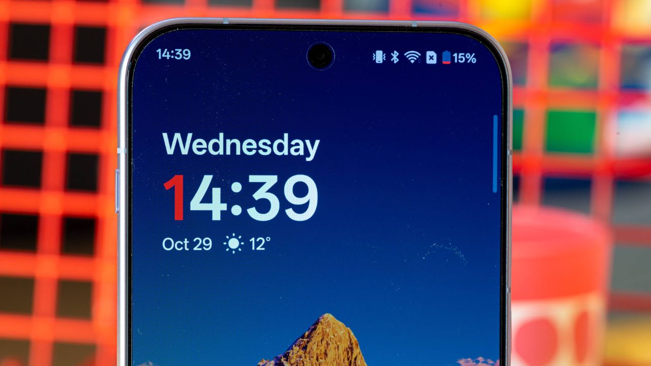 Trên Tay Oneplus 15: Giá Tốt, Cấu Hình Mạnh Mẽ Với Snapdragon 8 Elite Gen 5, Đánh Đối Cũng Nhiều