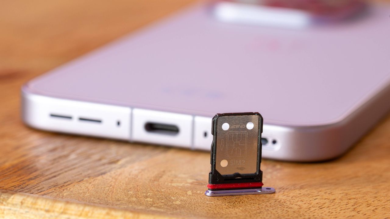 Trên Tay Oneplus 15: Giá Tốt, Cấu Hình Mạnh Mẽ Với Snapdragon 8 Elite Gen 5, Đánh Đối Cũng Nhiều