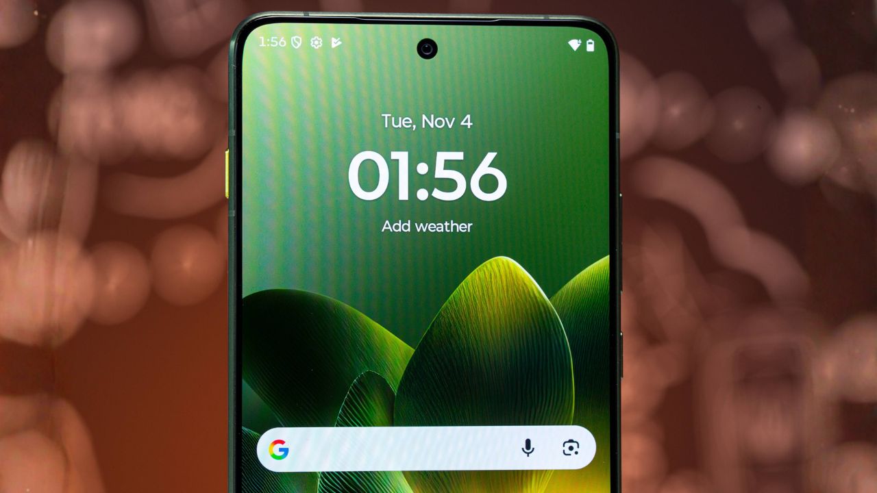 Trên Tay Motorola Edge 70: Flagship Mỏng Nhất Thế Giới Với Thiết Kế Cao Cấp, Màn Hình P-Oled Siêu Sáng Và Camera 50 Mp Đa Năng