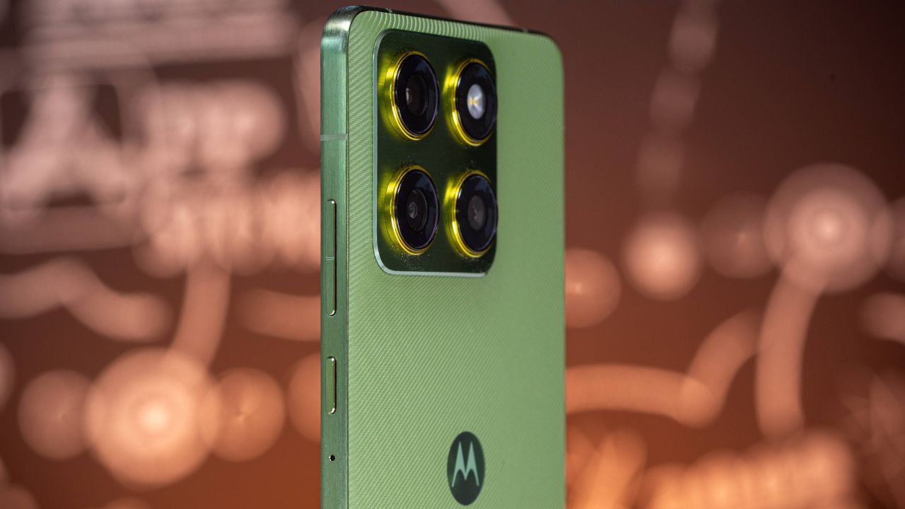 Trên Tay Motorola Edge 70: Flagship Mỏng Nhất Thế Giới Với Thiết Kế Cao Cấp, Màn Hình P-Oled Siêu Sáng Và Camera 50 Mp Đa Năng