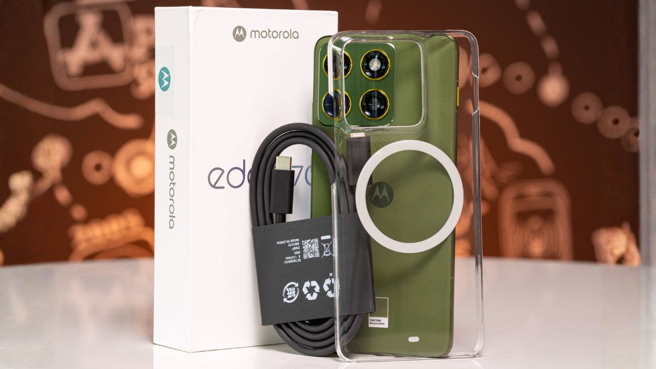 Trên Tay Motorola Edge 70: Flagship Mỏng Nhất Thế Giới Với Thiết Kế Cao Cấp, Màn Hình P-Oled Siêu Sáng Và Camera 50 Mp Đa Năng