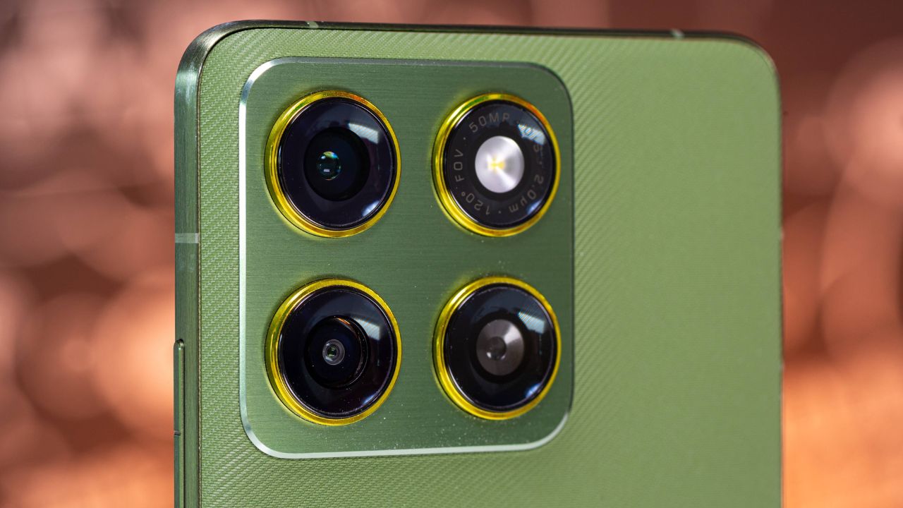 Trên Tay Motorola Edge 70: Flagship Mỏng Nhất Thế Giới Với Thiết Kế Cao Cấp, Màn Hình P-Oled Siêu Sáng Và Camera 50 Mp Đa Năng