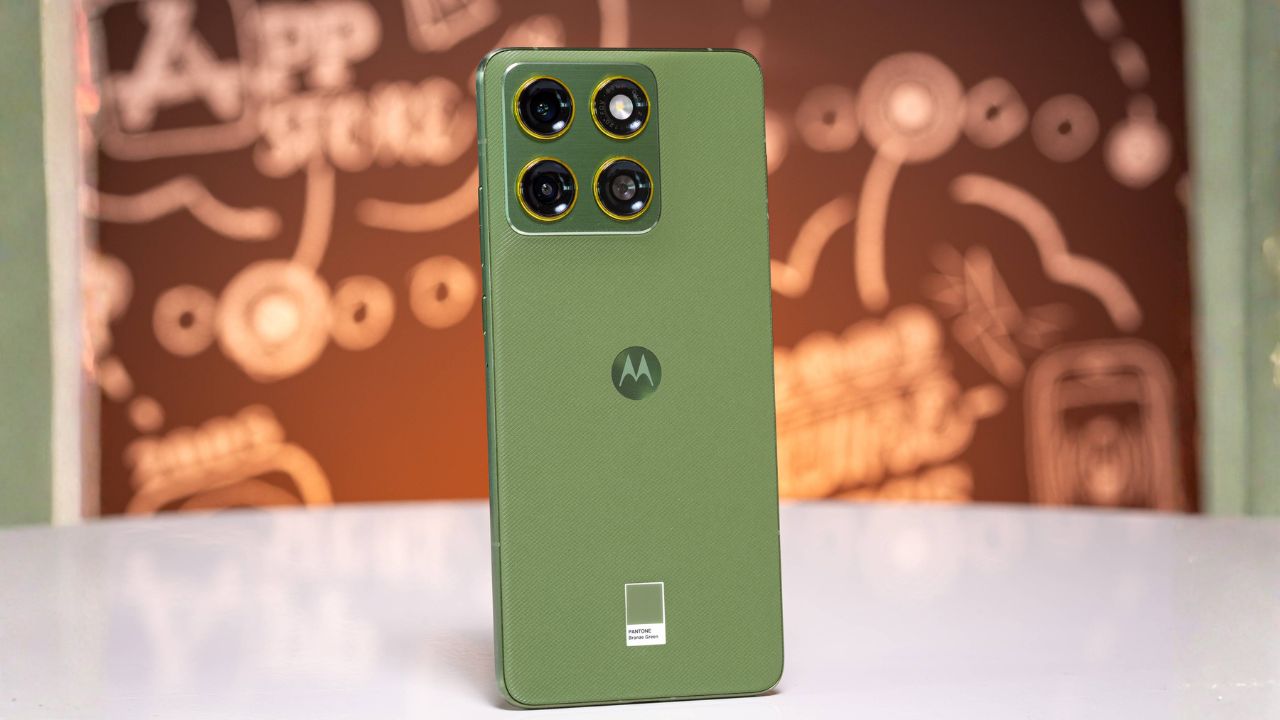 Trên Tay Motorola Edge 70: Flagship Mỏng Nhất Thế Giới Với Thiết Kế Cao Cấp, Màn Hình P-Oled Siêu Sáng Và Camera 50 Mp Đa Năng