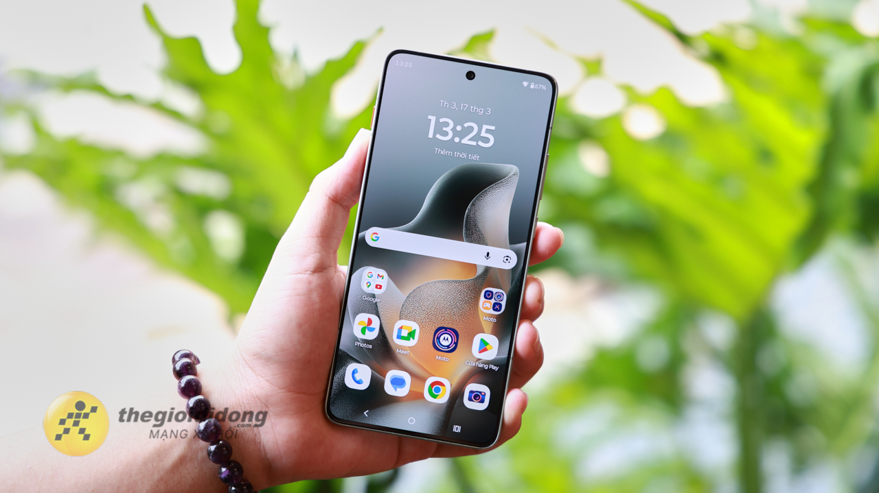 Trên tay Motorola Edge 70: Flagship mỏng nhất thế giới với thiết kế cao cấp, màn hình P-OLED siêu sáng và camera 50 MP đa năng