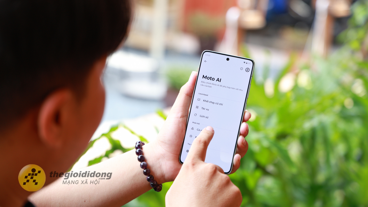 Trên tay Motorola Edge 70: Flagship mỏng nhất thế giới với thiết kế cao cấp, màn hình P-OLED siêu sáng và camera 50 MP đa năng