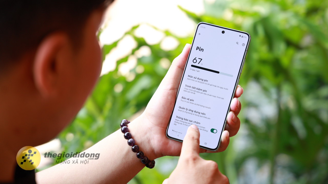 Trên tay Motorola Edge 70: Flagship mỏng nhất thế giới với thiết kế cao cấp, màn hình P-OLED siêu sáng và camera 50 MP đa năng