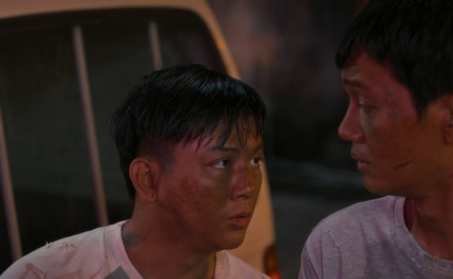 Hoài lâm trong vai Tuấn, người em bị lừa đảo sang Campuchia đầy tuyệt vọng Hoài lâm trong vai Tuấn, người em bị lừa đảo sang Campuchia đầy tuyệt vọng