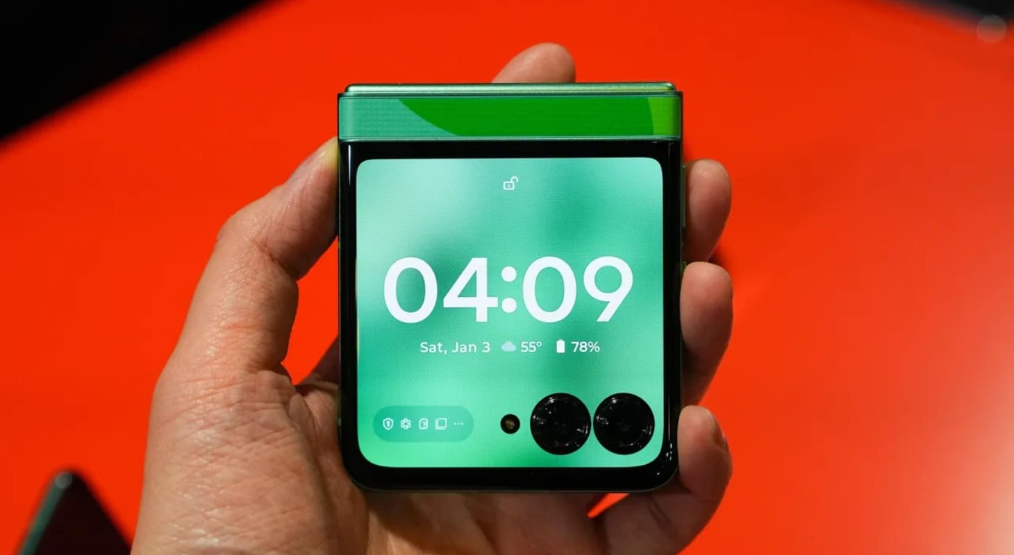 Màn hình phụ của Motorola Razr 60 FIFA World Cup 26™️ Edition Màn hình phụ của Motorola Razr 60 FIFA World Cup 26™️ Edition