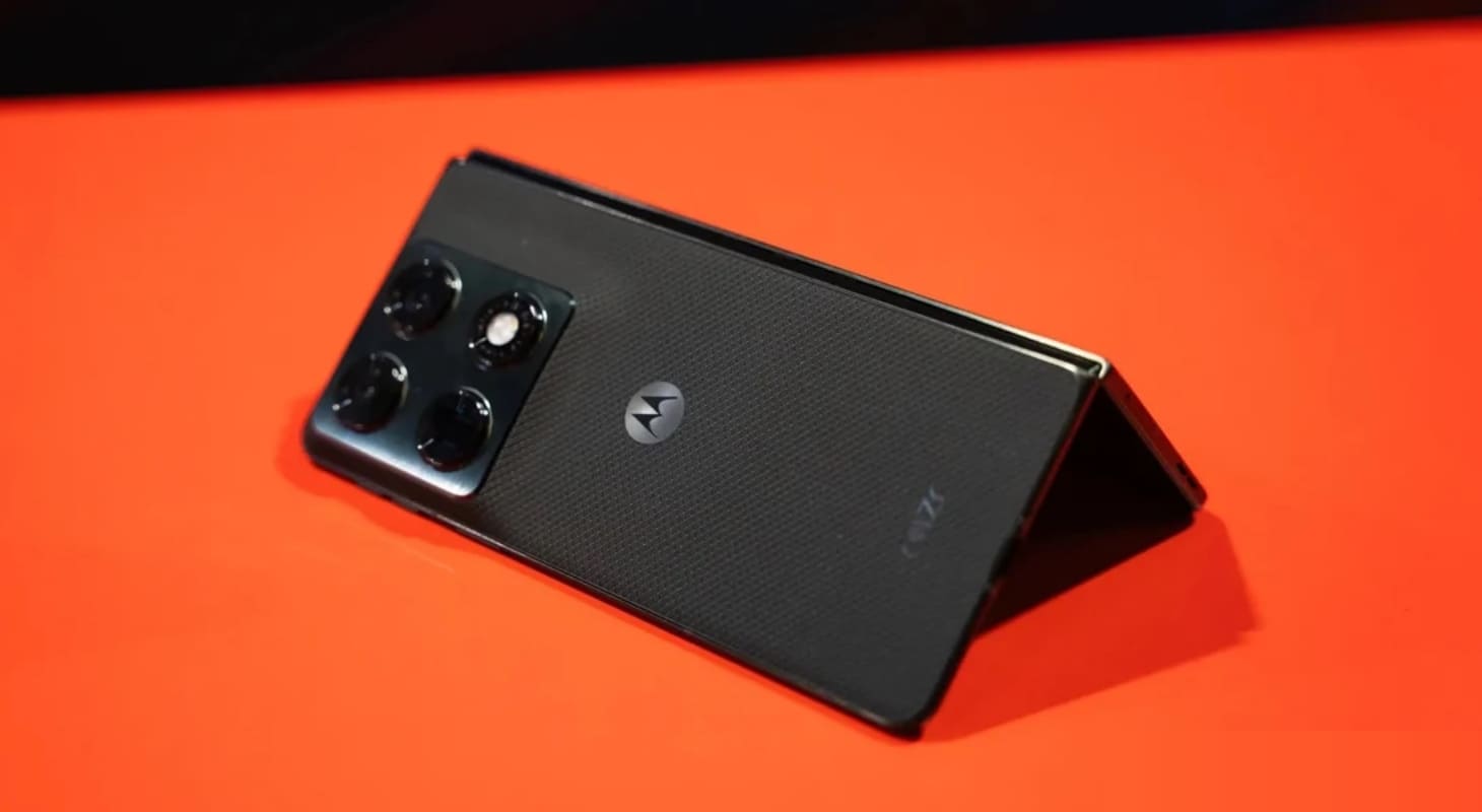 Motorola Razr Fold màu đen được chụp tại CES 2026 Motorola Razr Fold màu đen được chụp tại CES 2026