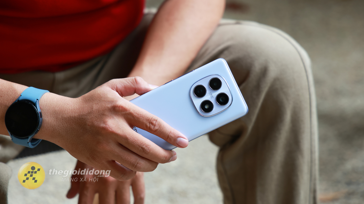 Trên tay Xiaomi Redmi Note 15: Màn hình cong AMOLED, camera có OIS