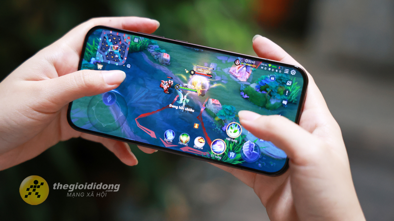 Trên Tay Oppo Reno15 Pro 5G: Thiết Kế Nhỏ Gọn, Camera Tele 200 Mp