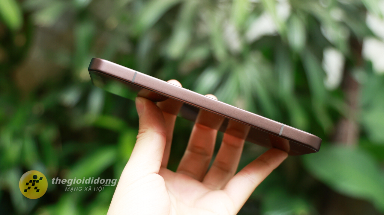 Trên Tay Oppo Reno15 Pro 5G: Thiết Kế Nhỏ Gọn, Camera Tele 200 Mp