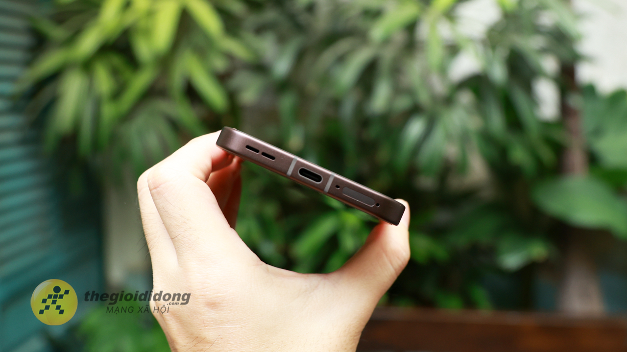 Trên Tay Oppo Reno15 Pro 5G: Thiết Kế Nhỏ Gọn, Camera Tele 200 Mp