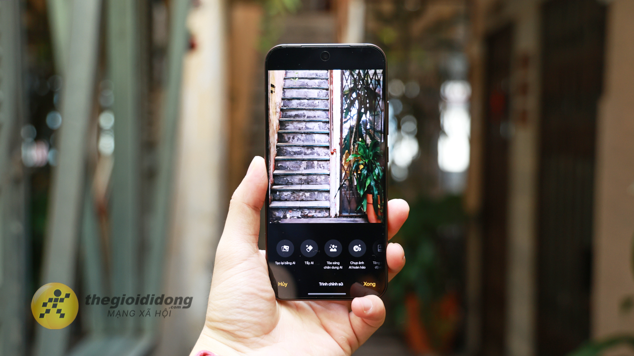 Trên Tay Oppo Reno15 Pro 5G: Thiết Kế Nhỏ Gọn, Camera Tele 200 Mp