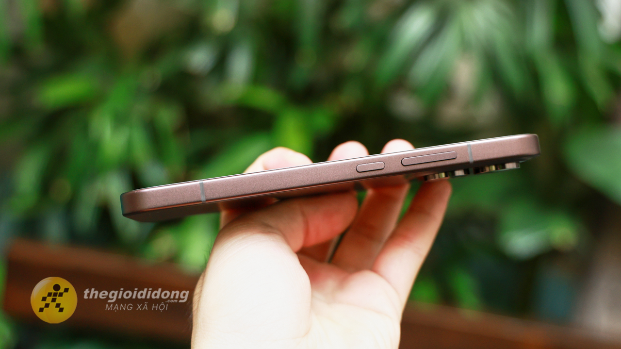 Trên Tay Oppo Reno15 Pro 5G: Thiết Kế Nhỏ Gọn, Camera Tele 200 Mp