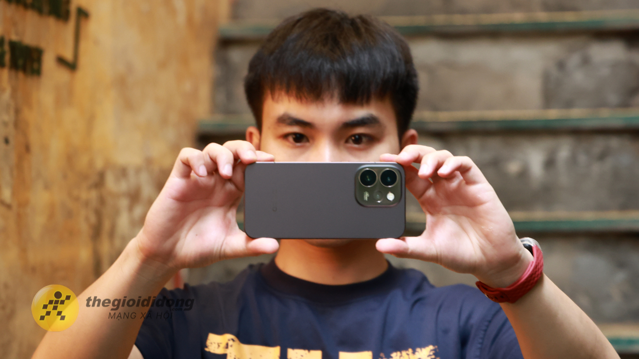 Trên Tay Oppo Reno15 Pro 5G: Thiết Kế Nhỏ Gọn, Camera Tele 200 Mp