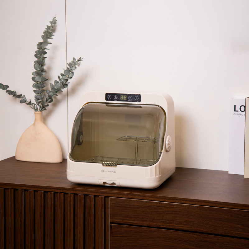 Máy tiệt trùng bình sữa tia UV giúp diệt khuẩn hiệu quả, sấy khô nhanh, an toàn cho bé, tiết kiệm thời gian cho bố mẹ bận rộn