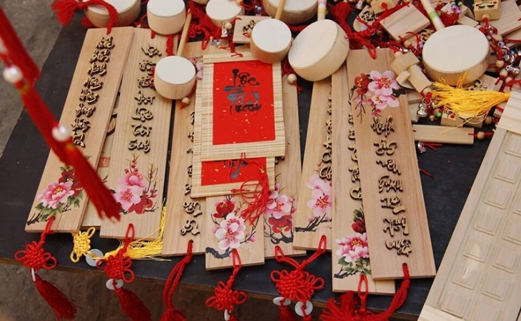 Câu đối cũng thể hiện những lời chúc tốt lành, ý nghĩa cho năm mới