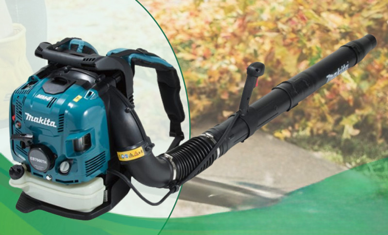 Máy thổi bụi chạy bằng xăng cho lực thổi cực mạnh, làm sạch nhanh khu vực rộng, không phụ thuộc điện