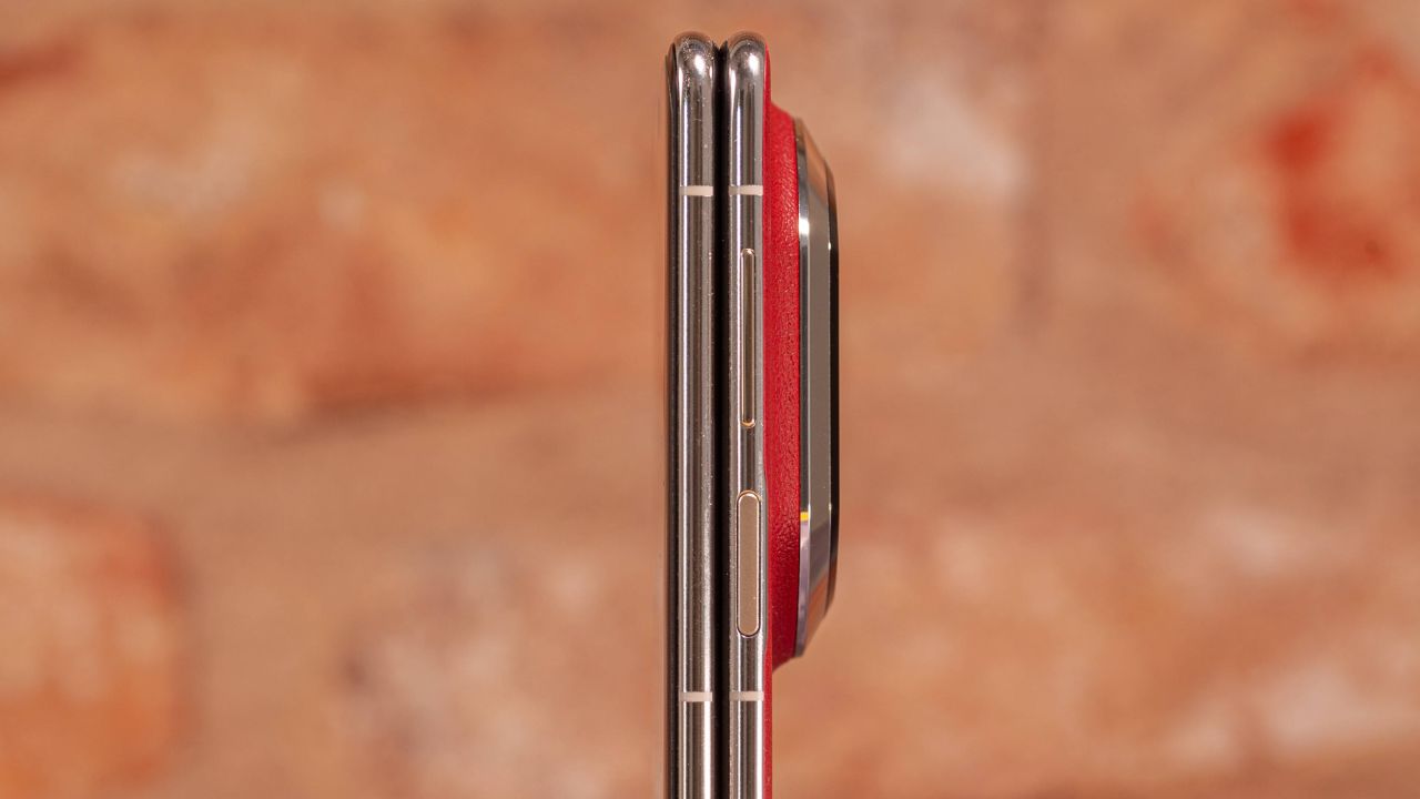 Trên tay HUAWEI Mate X7: Thiết kế bền bỉ, camera 50 MP đỉnh cao, pin lớn 5.600 mAh