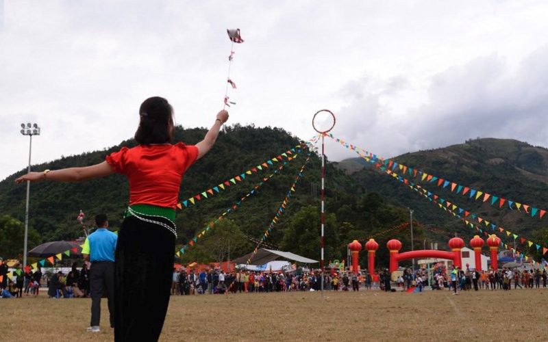 Ném còn là trò chơi dân gian mang ý nghĩa tâm linh sâu sắc Ném còn là trò chơi dân gian mang ý nghĩa tâm linh sâu sắc