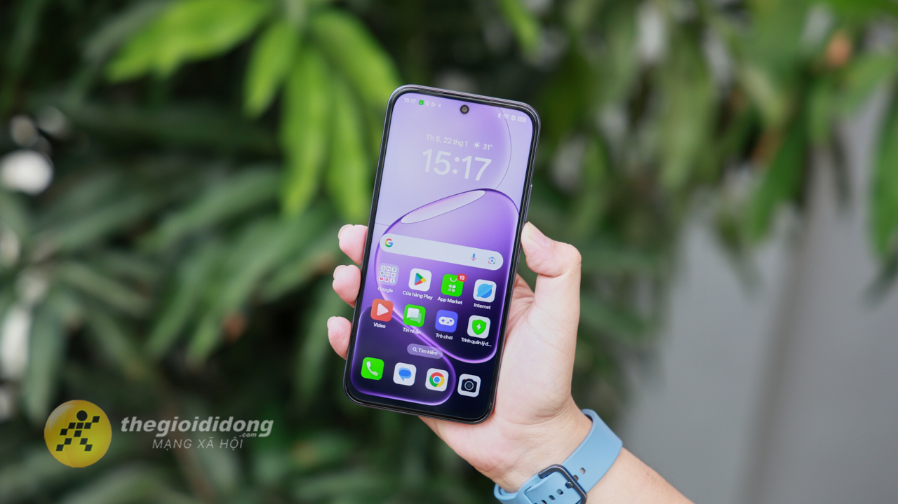Trên Tay Oppo A6T: Mặt Lưng 