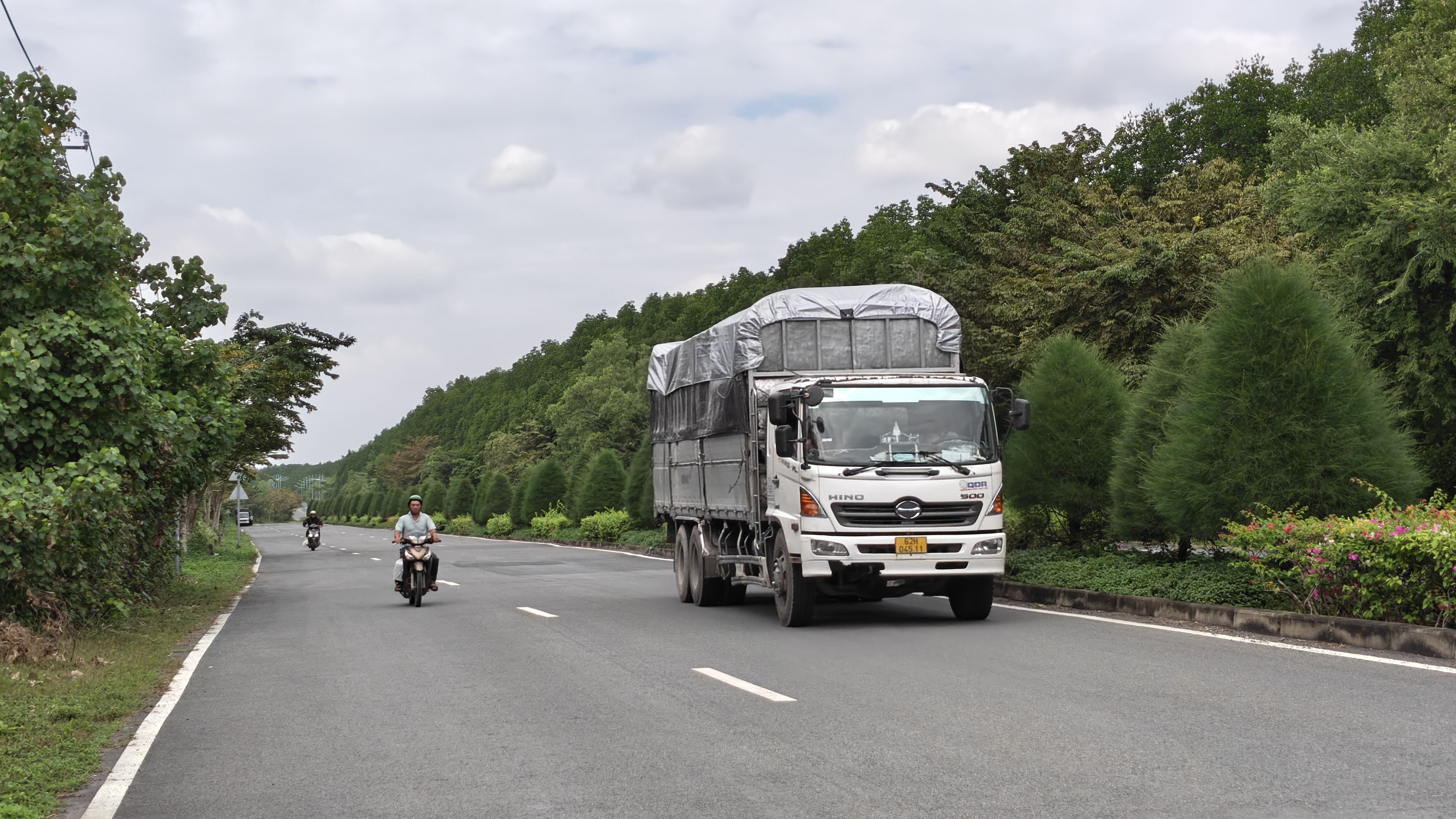 Đánh Giá Oppo Reno15 5G: Pin Siêu Trâu, Chụp Ảnh Đẹp, Snpadragon 7 Gen 4 Mượt Mà