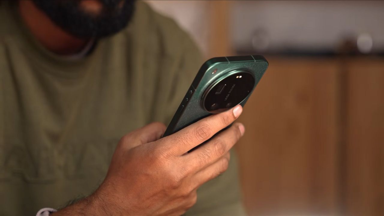 Trên Tay Xiaomi 17 Ultra: Siêu Phẩm Camera-Phone Với Ống Kính Leica Trứ Danh Trên Tay Xiaomi 17 Ultra: Siêu Phẩm Camera-Phone Với Ống Kính Leica Trứ Danh