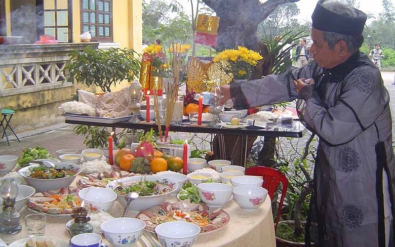 Tất niên là nghi lễ truyền thống được người Việt tổ chức vào những ngày cuối năm âm lịch