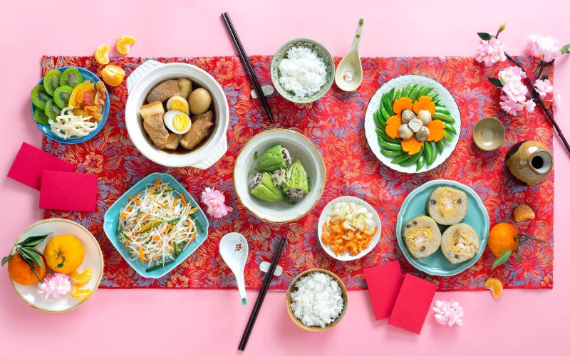 Mâm cúng tất niên thể hiện lòng thành kính của gia chủ với tổ tiên, thần linh