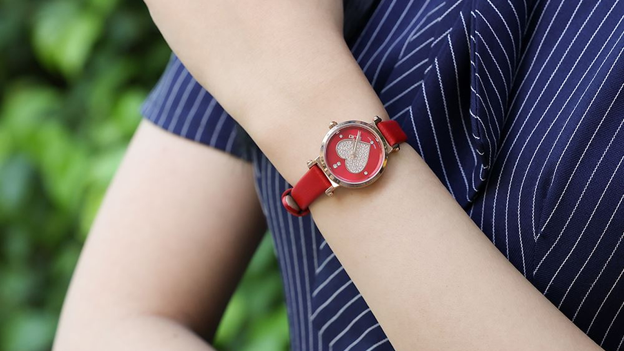 Đồng Hồ Đỏ Giá Chỉ Từ 490K