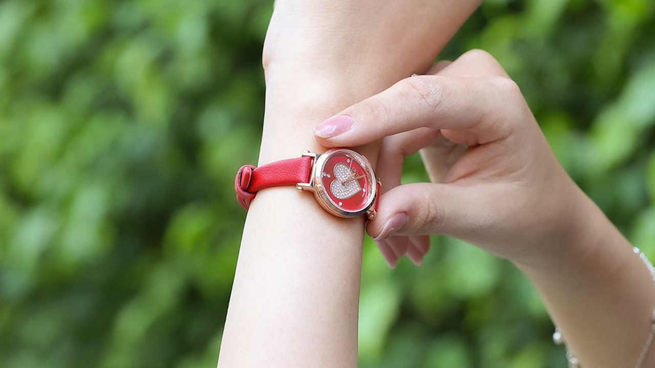 Đồng Hồ Đỏ Giá Chỉ Từ 490K