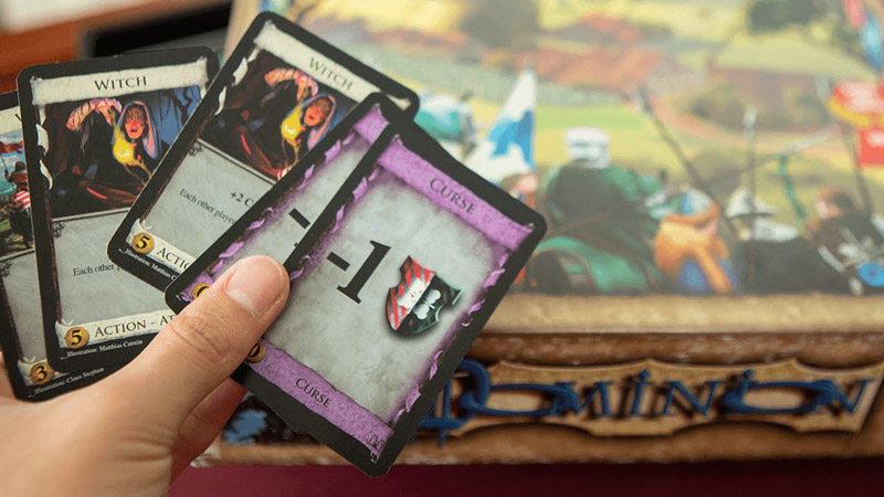 Deck Builders là thể loại người chơi tập trung xây dựng bộ bài mạnh nhất