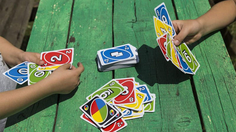UNO là game đánh bài vui nhộn, dùng thẻ đặc biệt cản đối thủ để về đích trước
