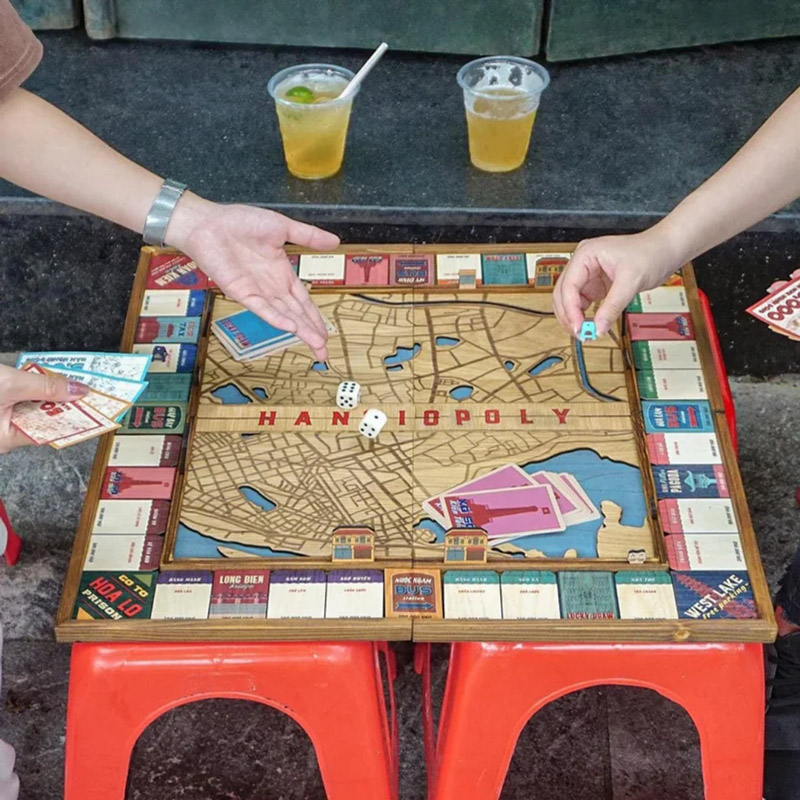 Chơi board game giúp gắn kết tình bạn và giảm căng thẳng hiệu quả sau giờ làm việc