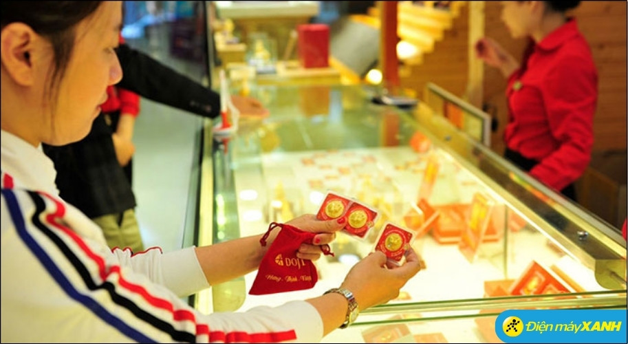 Ý nghĩa của việc mua vàng đầu năm nằm ở lòng thành tâm cầu tài lộc bình an Ý nghĩa của việc mua vàng đầu năm nằm ở lòng thành tâm cầu tài lộc bình an