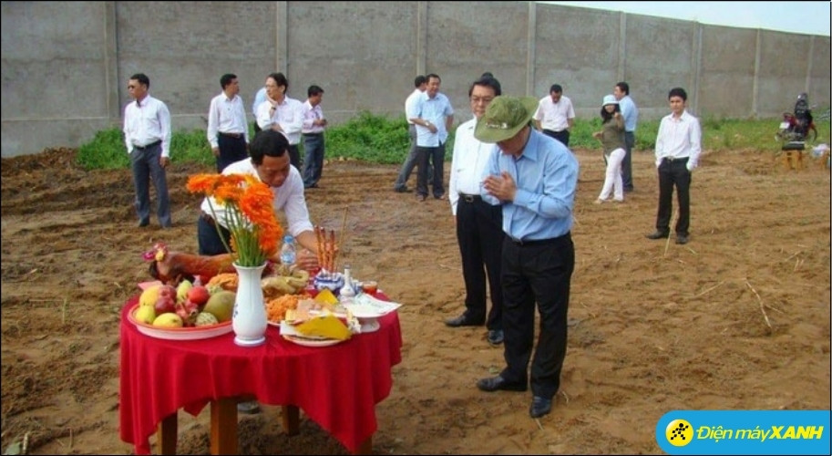 Việc mượn tuổi người hợp (thường nam giới lớn tuổi, không phạm hạn) giúp vay sinh khí tốt Việc mượn tuổi người hợp (thường nam giới lớn tuổi, không phạm hạn) giúp vay sinh khí tốt