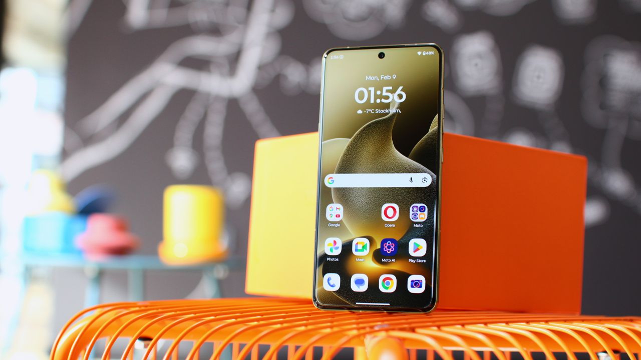 mở hộp và trên tay motorola Signature