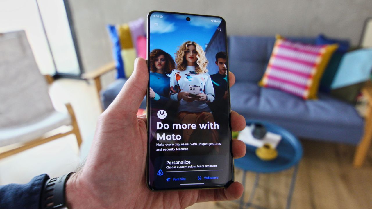 Mở hộp và trên tay motorola Signature: Mỏng nhẹ, Snapdragon 8 Gen 5