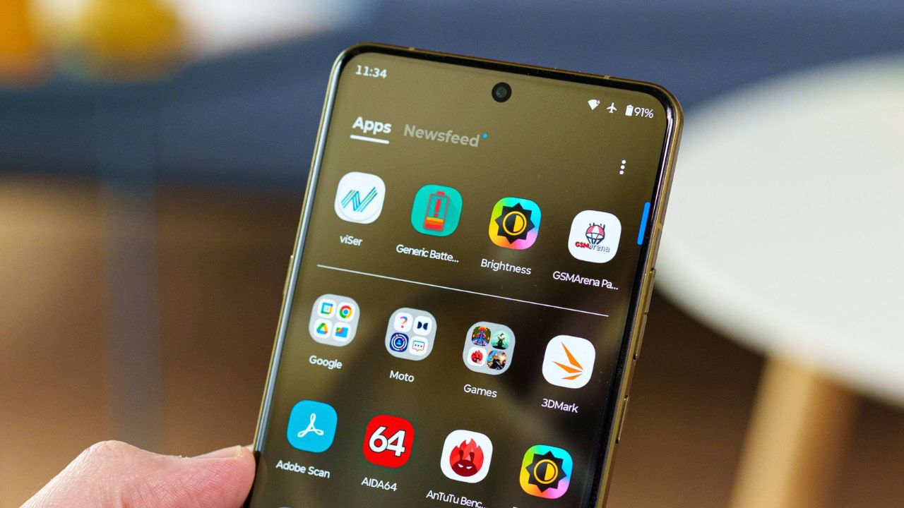 Mở hộp và trên tay motorola Signature: Mỏng nhẹ, Snapdragon 8 Gen 5