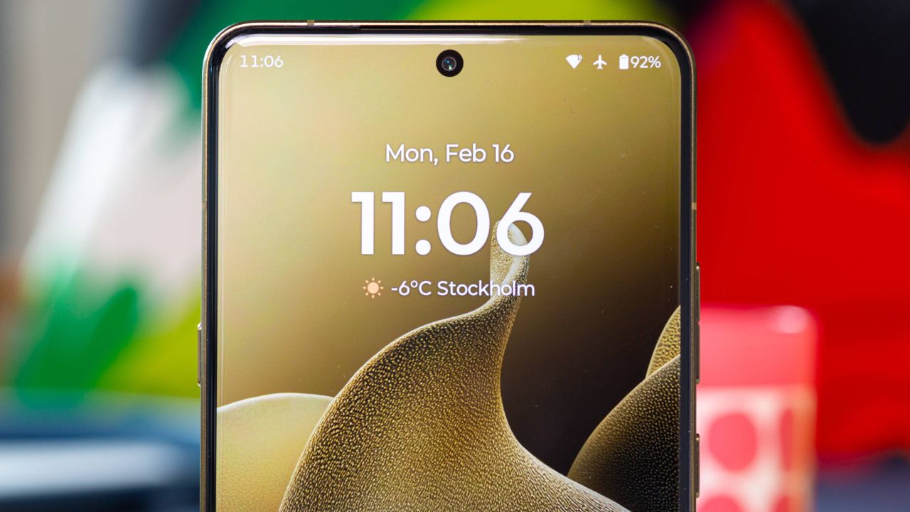 Mở hộp và trên tay motorola Signature: Mỏng nhẹ, Snapdragon 8 Gen 5