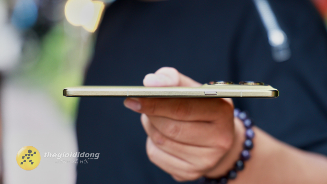 Mở hộp và trên tay motorola Signature