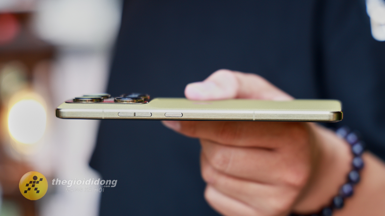 Mở hộp và trên tay motorola Signature