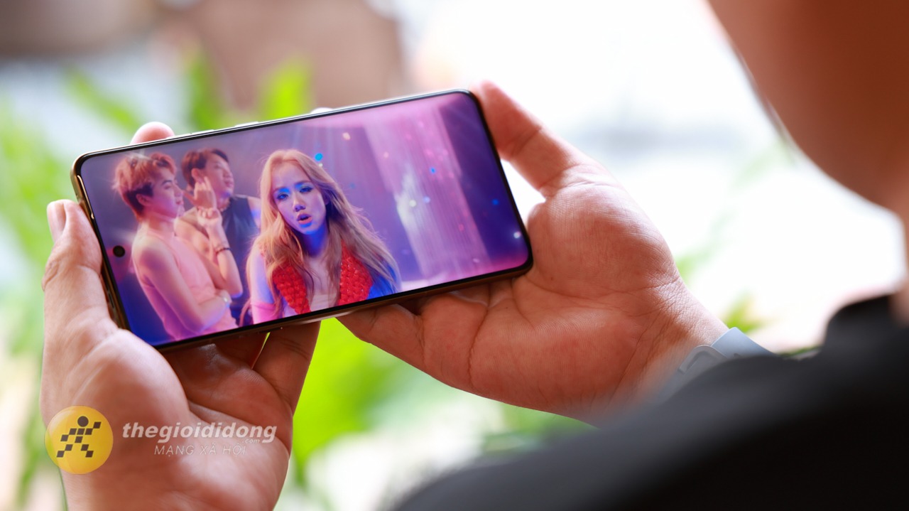 Mở hộp và trên tay motorola Signature