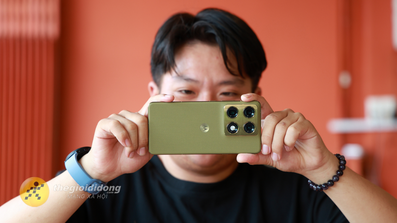 Mở hộp và trên tay motorola Signature