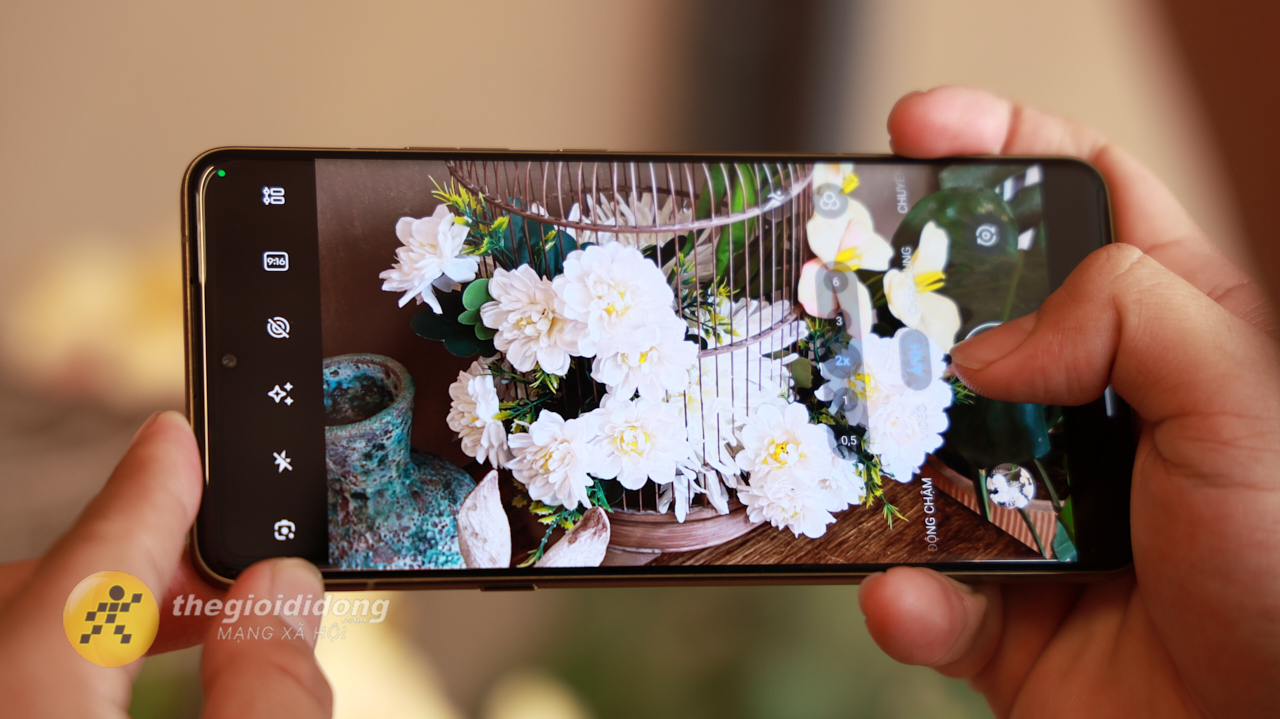 Mở hộp và trên tay motorola Signature